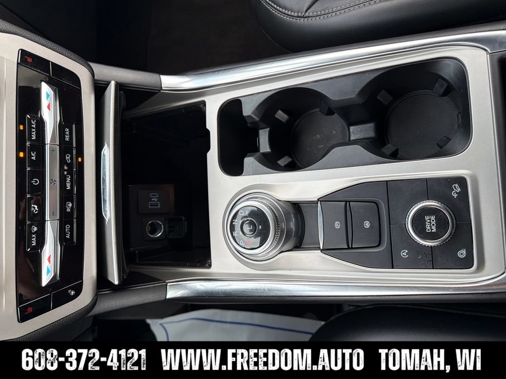 Used 2024 Ford Explorer XLT w/ Equipment Group 202A AWD/4WD image 18