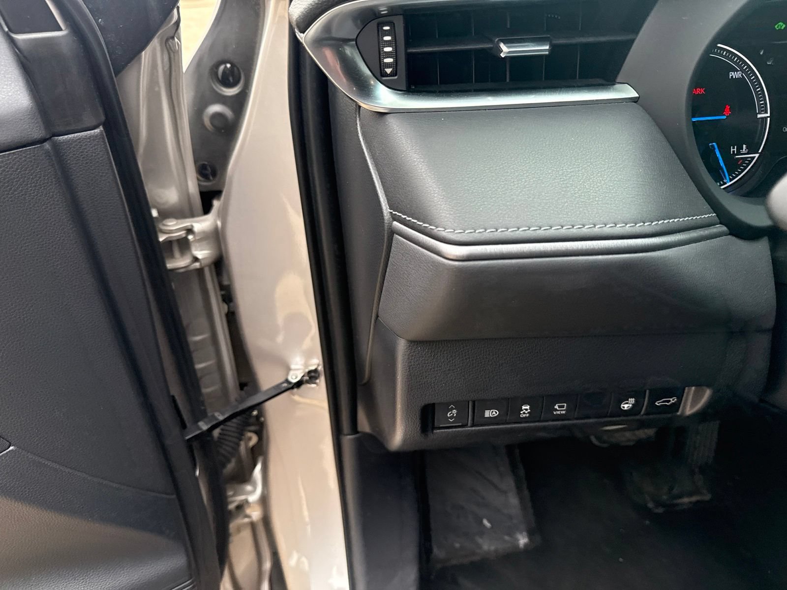 Used 2021 Toyota Venza Limited AWD/4WD image 17