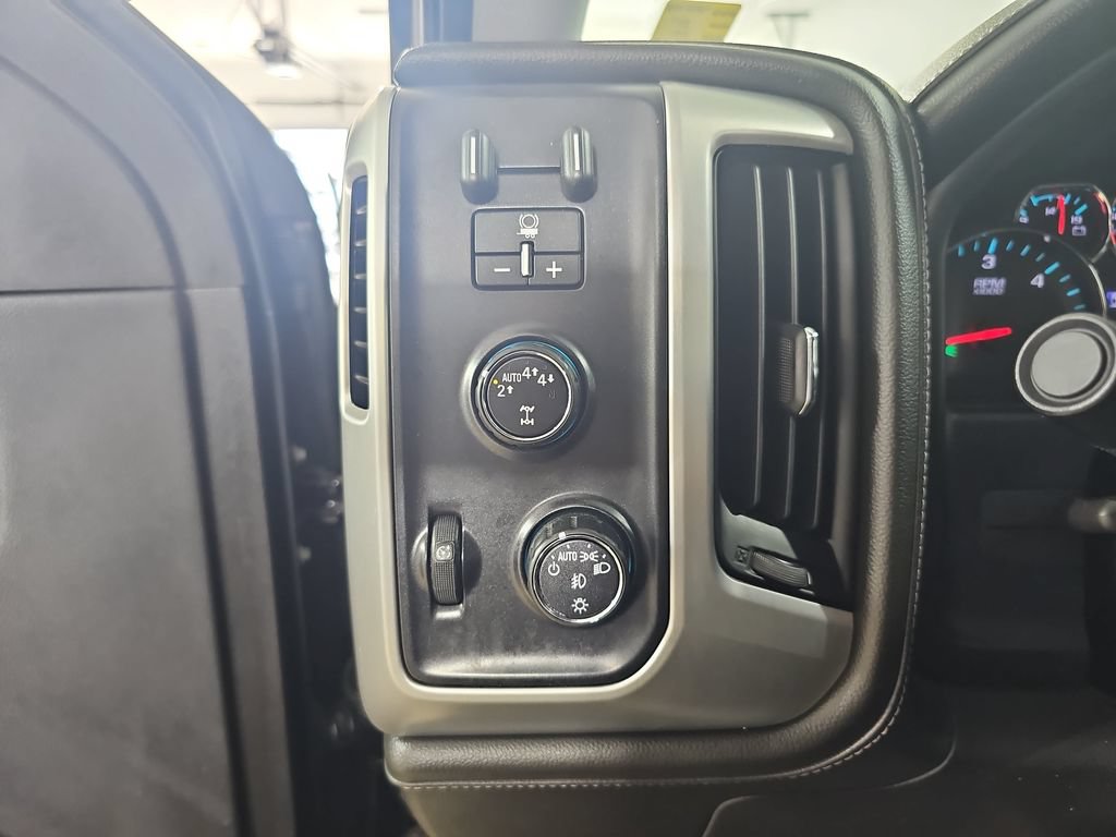 Used 2017 GMC Sierra 1500 SLE w/ SLE Value Package AWD/4WD image 30