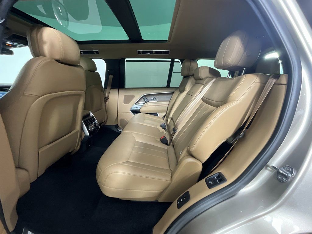 Used 2025 Land Rover Range Rover Long Wheelbase SE image 25