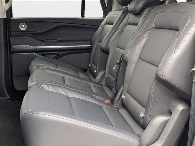 New 2025 Lincoln Navigator L Reserve image 16