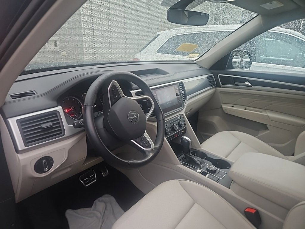 Used 2021 Volkswagen Atlas SE w/ Panoramic Sunroof Package image 3