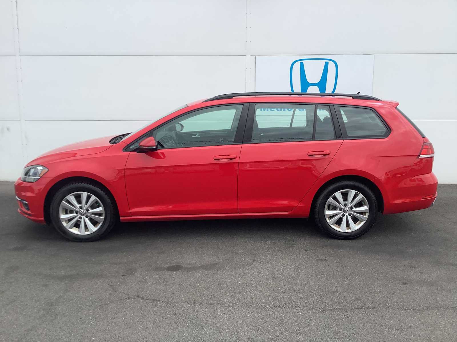 Used 2019 Volkswagen Golf S w/ Driver Assistance Package AWD/4WD image 2