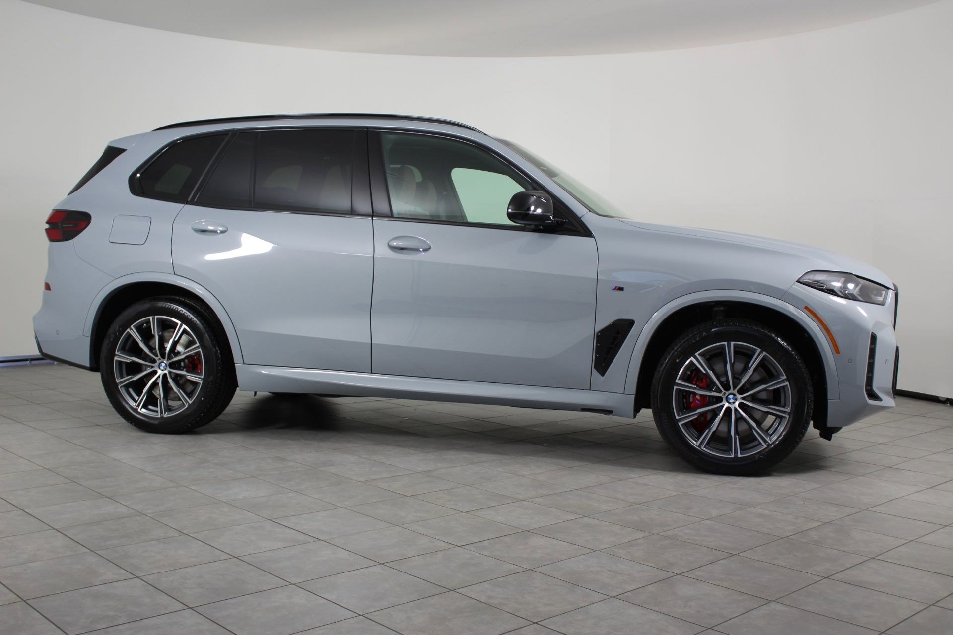 New 2026 BMW X5 M60i w/ Climate Comfort Package AWD/4WD image 8
