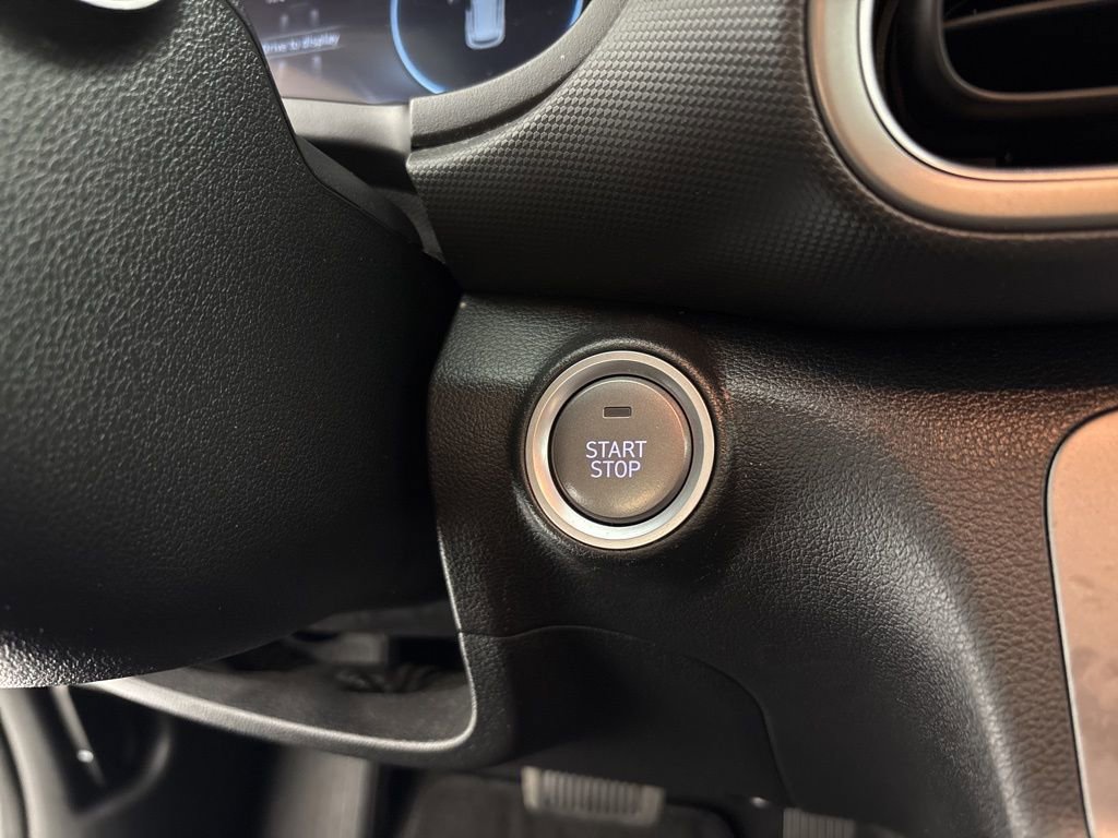 Used 2023 Hyundai Kona SE w/ Cargo Package image 32