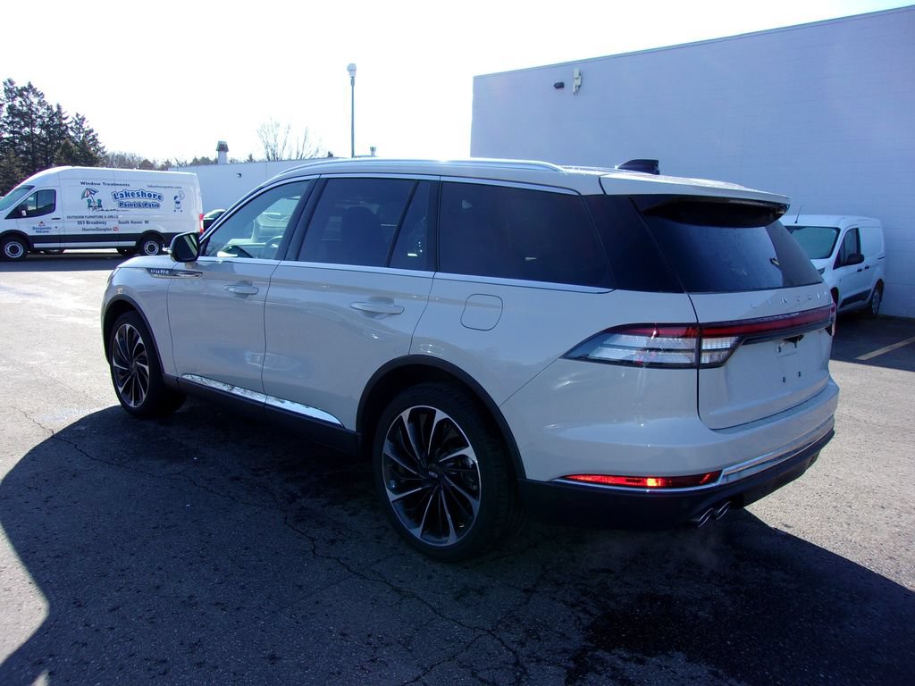 Used 2025 Lincoln Aviator Reserve w/ Equipment Group 201A AWD/4WD image 3