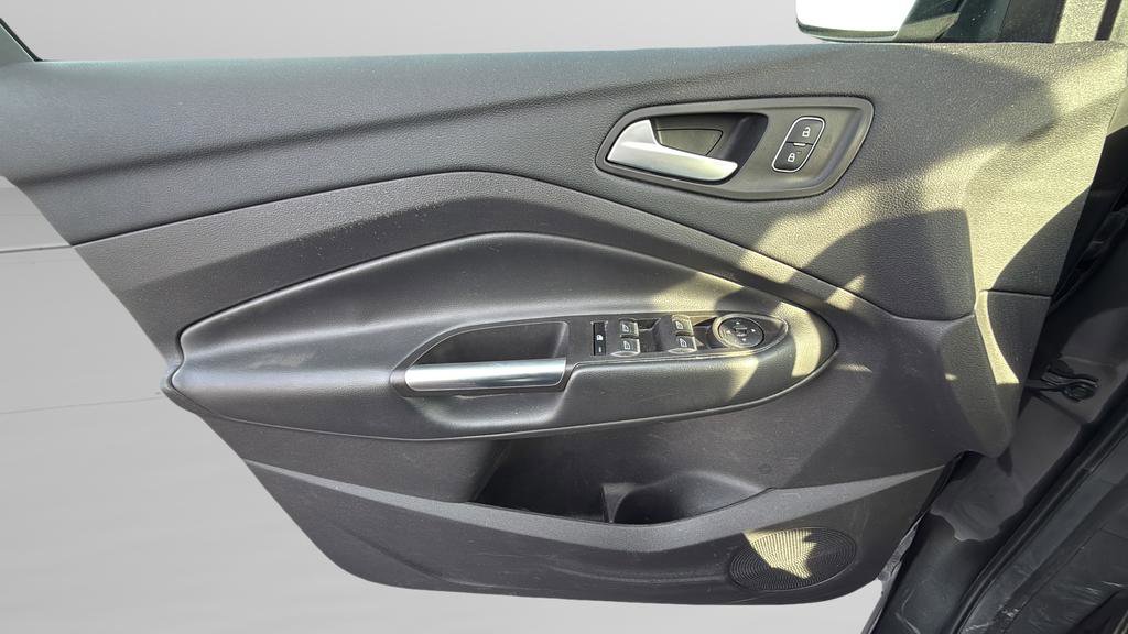 Used 2019 Ford Escape SE image 12