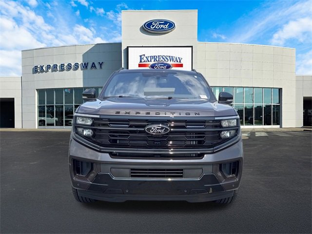 New 2025 Ford Expedition Max Platinum image 3
