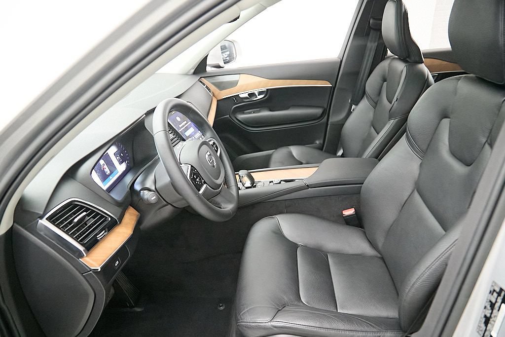 Certified 2023 Volvo XC90 B5 Plus w/ Protection Package Premier AWD/4WD image 18