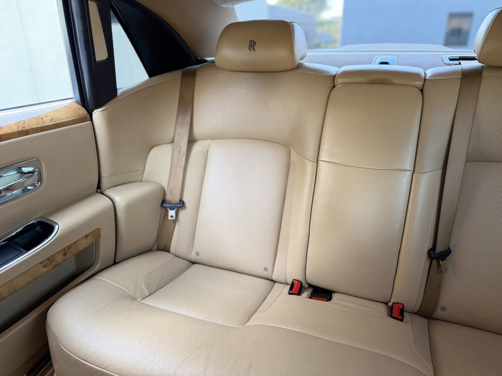 Used 2011 Rolls-Royce Ghost image 40