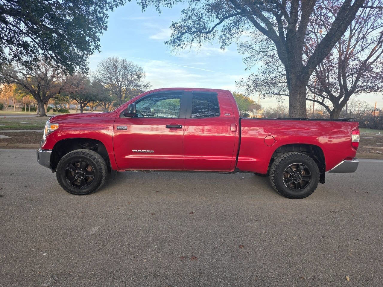 Used 2015 Toyota Tundra SR5 image 2
