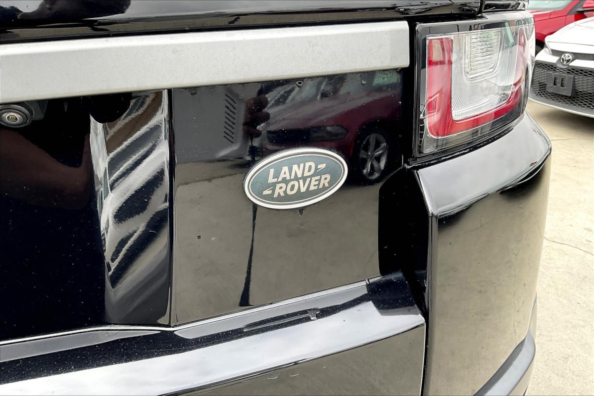 Used 2017 Land Rover Range Rover Evoque SE AWD/4WD image 8