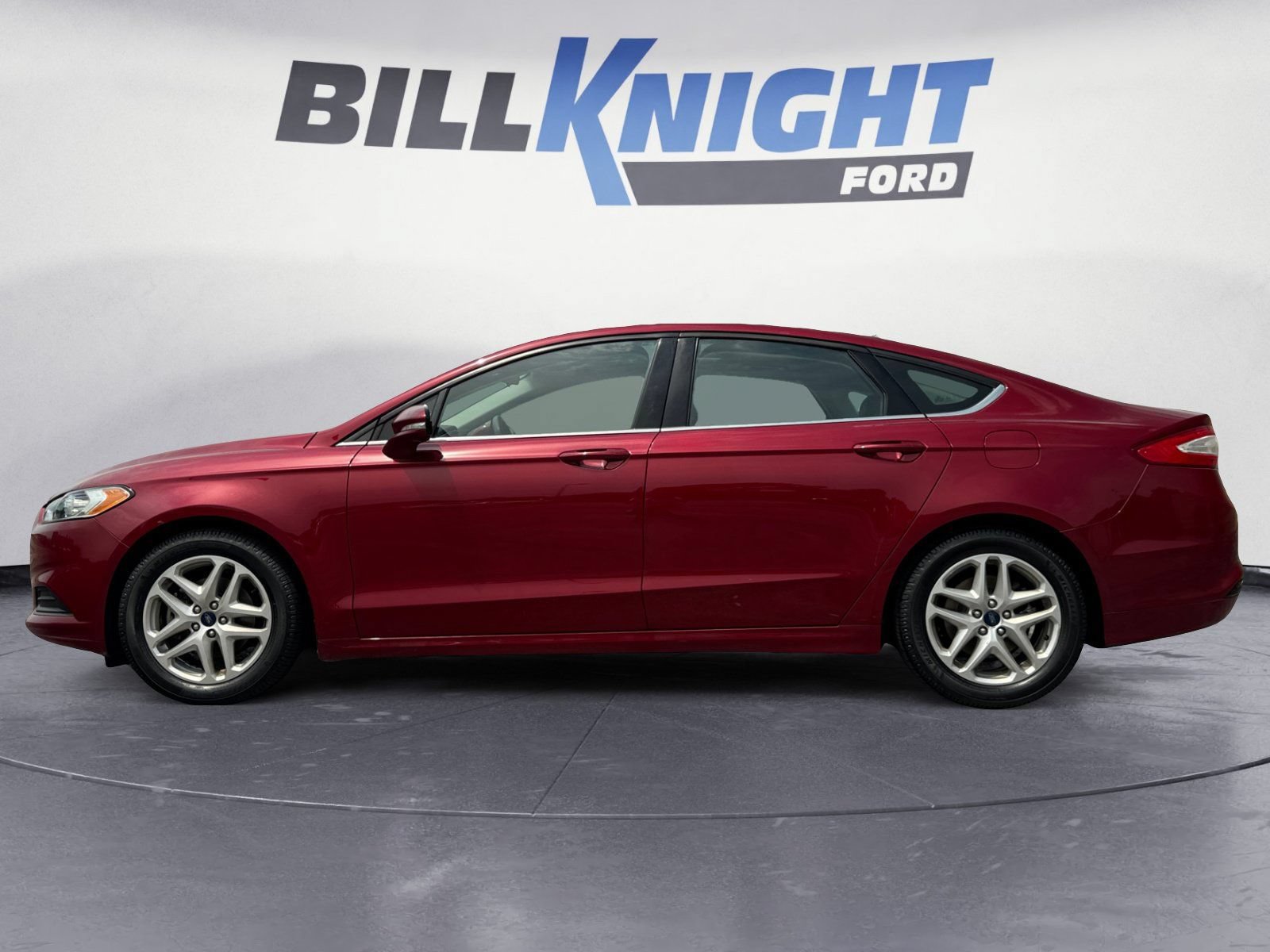 Used 2015 Ford Fusion SE FWD image 2
