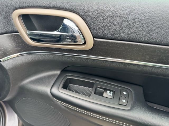 Used 2016 Jeep Grand Cherokee Limited image 23