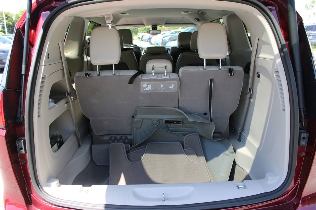 Used 2020 Chrysler Pacifica Touring-L Plus FWD image 38