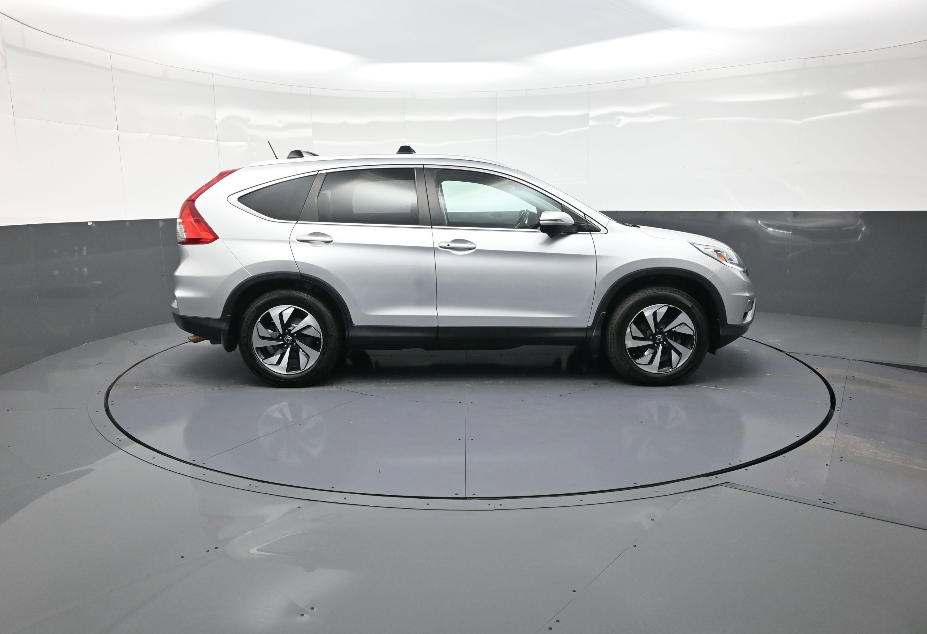 Used 2016 Honda CR-V Touring image 2