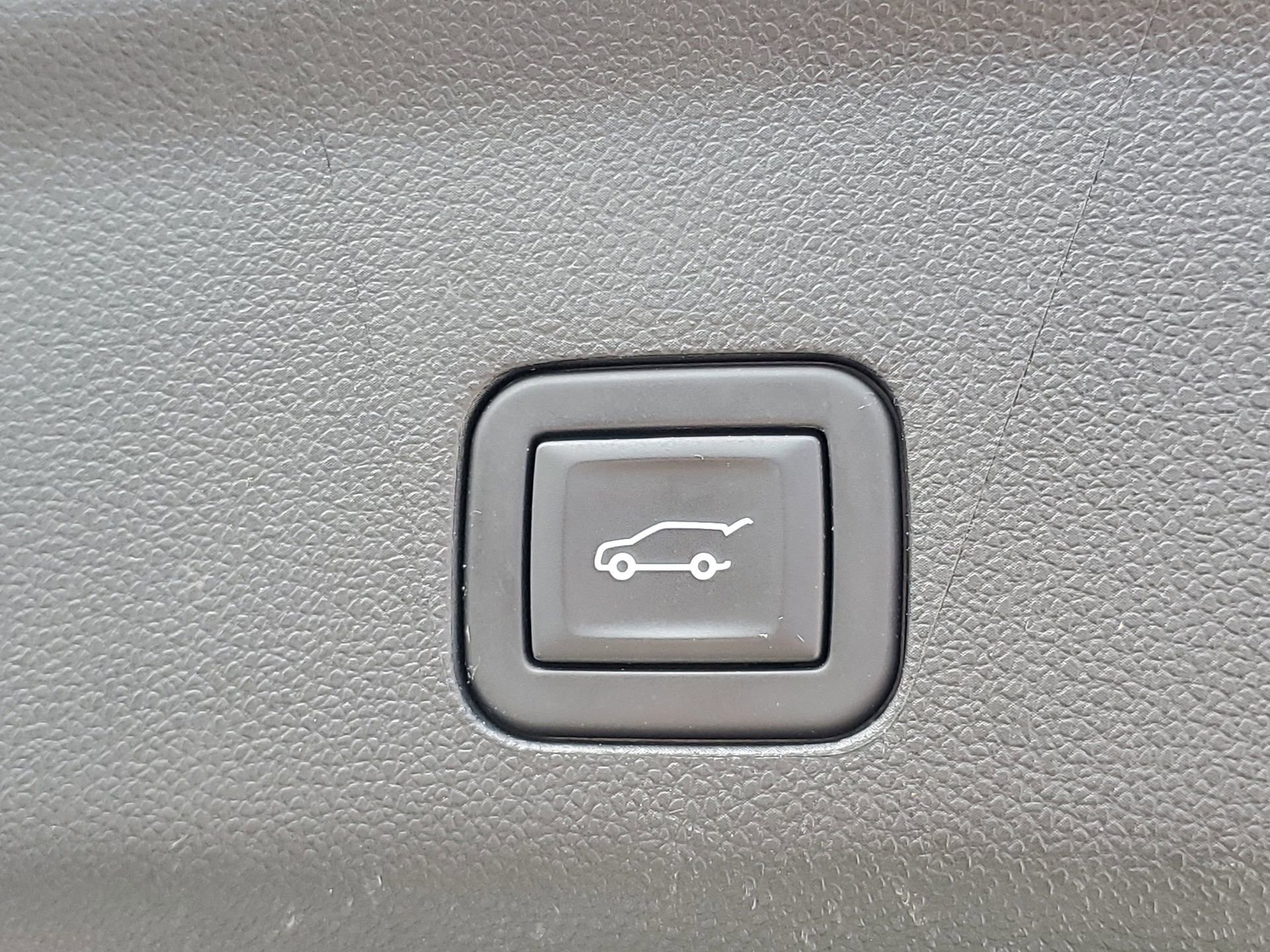 Used 2024 GMC Yukon Denali image 9