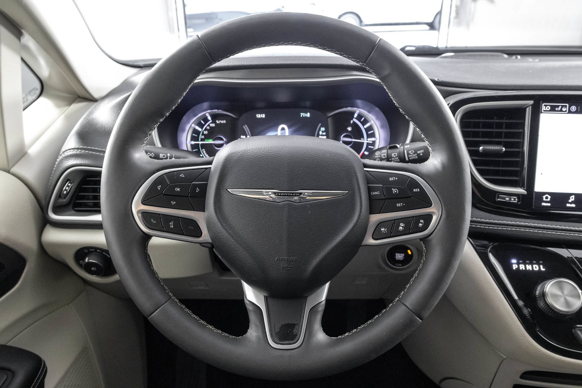 Used 2024 Chrysler Pacifica Limited FWD image 29