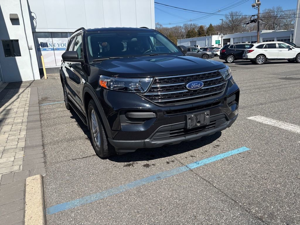 Used 2021 Ford Explorer XLT image 2