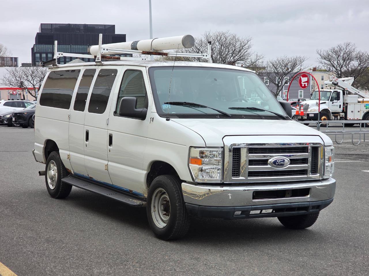 Used 2014 Ford E-350 and Econoline 350 XLT RWD image 3