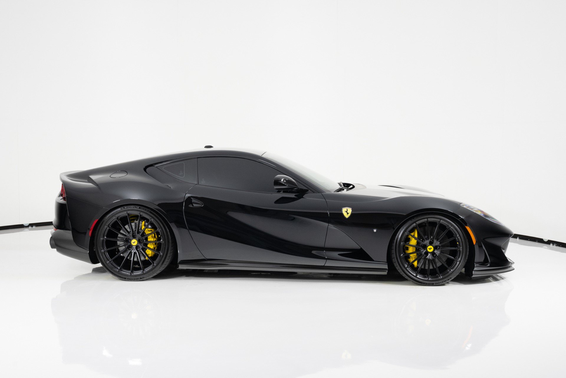 Used 2019 Ferrari 812 Superfast RWD image 2