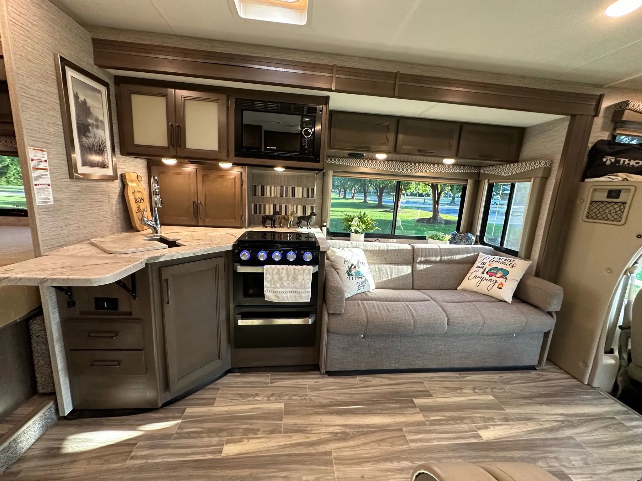 Used 2021 Ford E-450 and Econoline 450 Super Duty w/ Motorhome Prep Package image 39