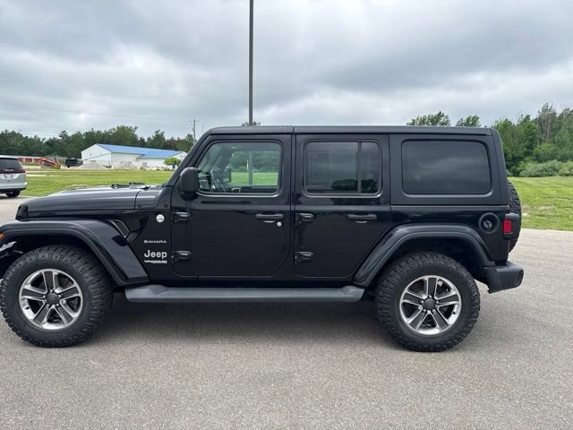 Used 2018 Jeep Wrangler Unlimited Sahara AWD/4WD image 3