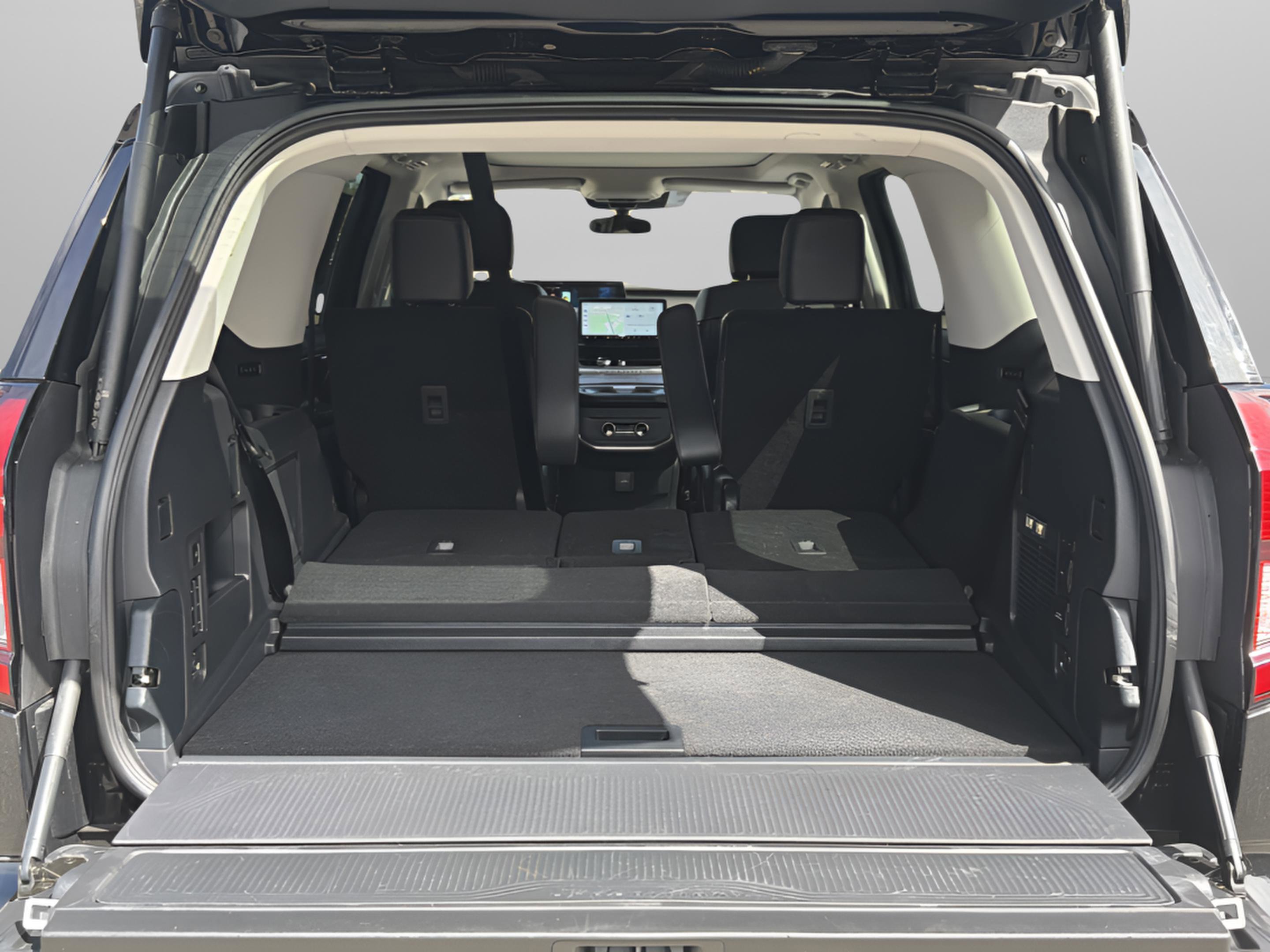 Used 2025 Ford Expedition Platinum image 37