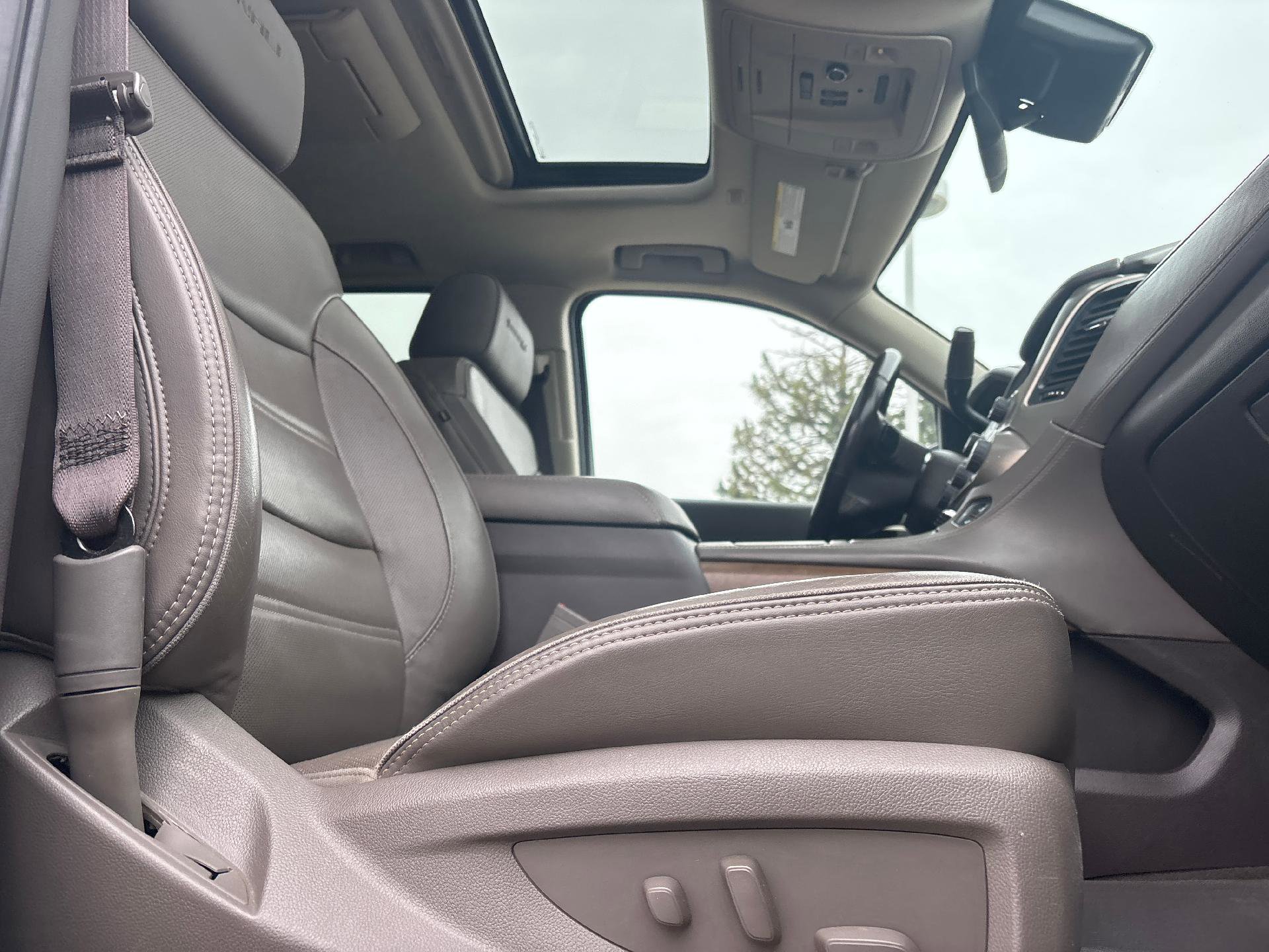 Used 2020 GMC Yukon XL Denali w/ Denali Premium Package image 28