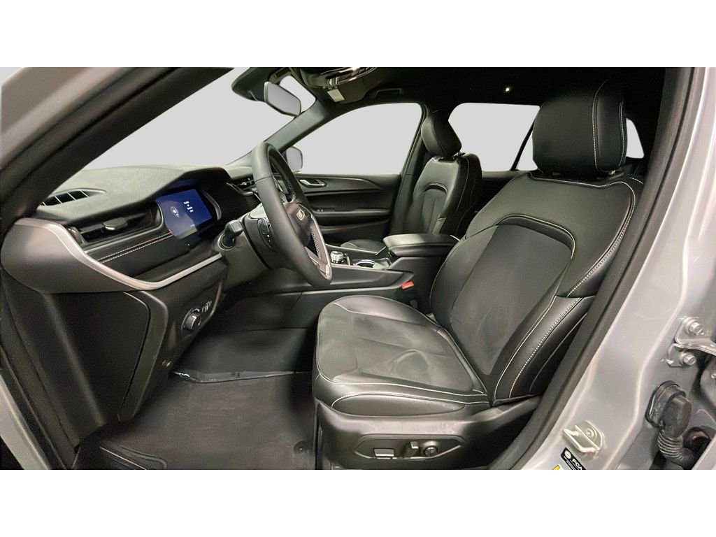 Used 2024 Jeep Grand Cherokee Altitude image 11