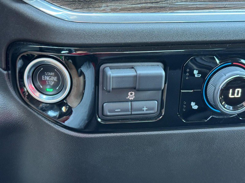 Used 2025 Chevrolet Silverado 1500 RST AWD/4WD image 18