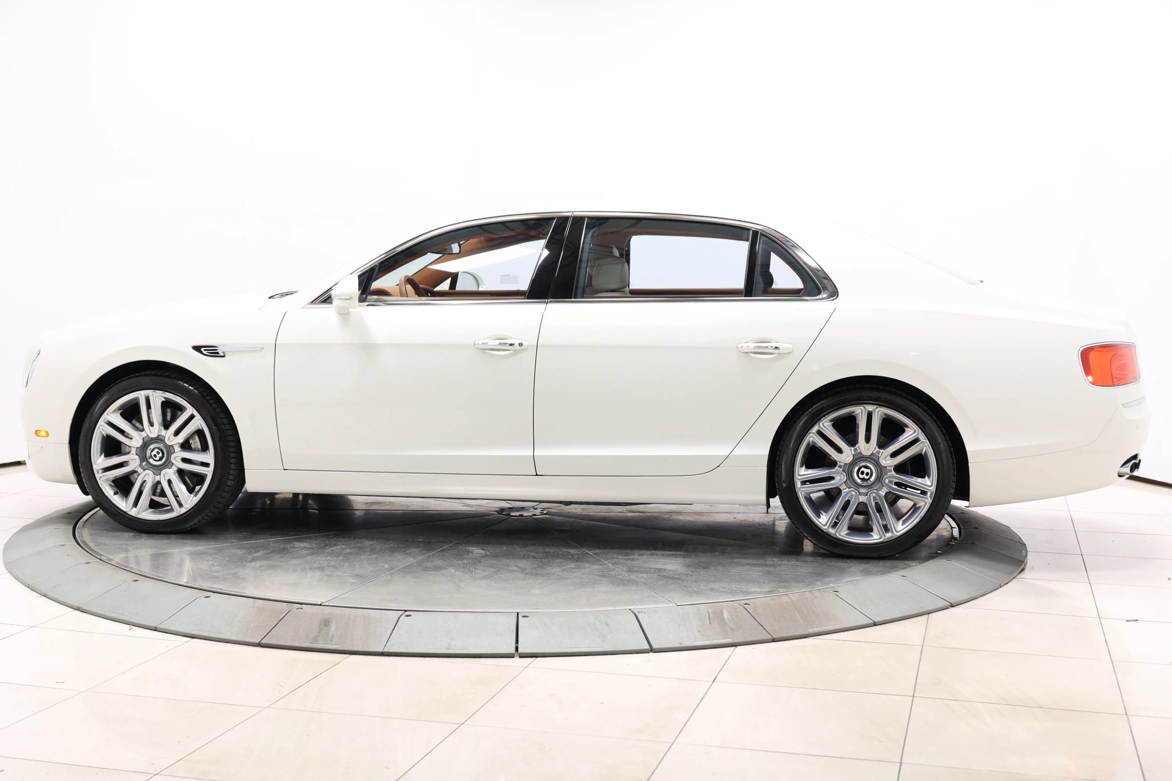 Used 2018 Bentley Flying Spur V8 AWD/4WD image 8