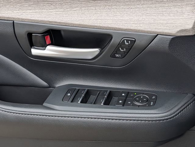 Used 2024 Toyota Grand Highlander AWD image 24