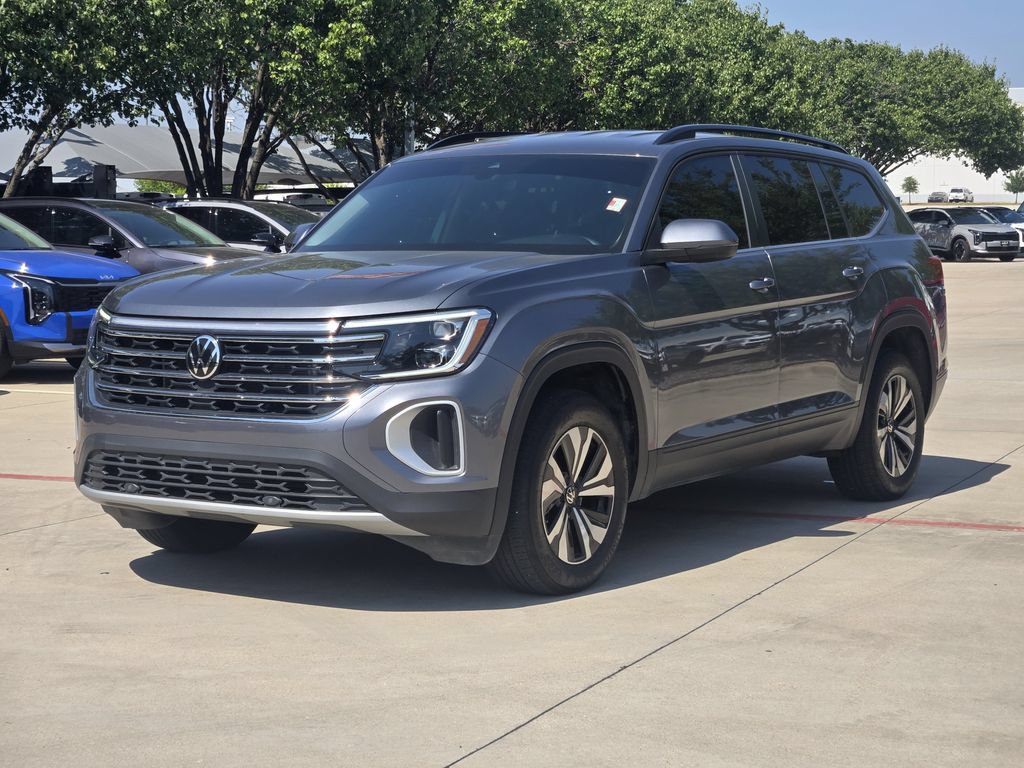 Used 2024 Volkswagen Atlas SE AWD/4WD image 2