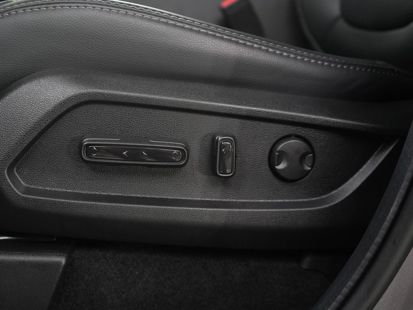 Used 2025 Honda Pilot EX-L image 29