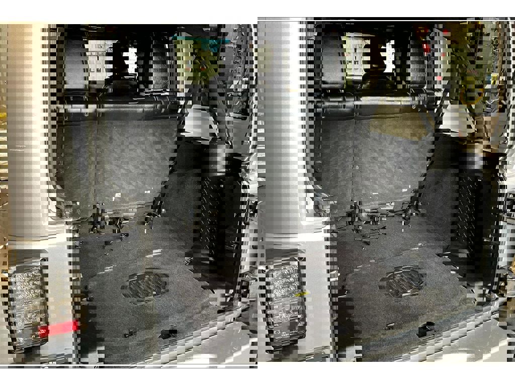 Used 2016 Jeep Wrangler Unlimited Sahara w/ Connectivity Group image 9