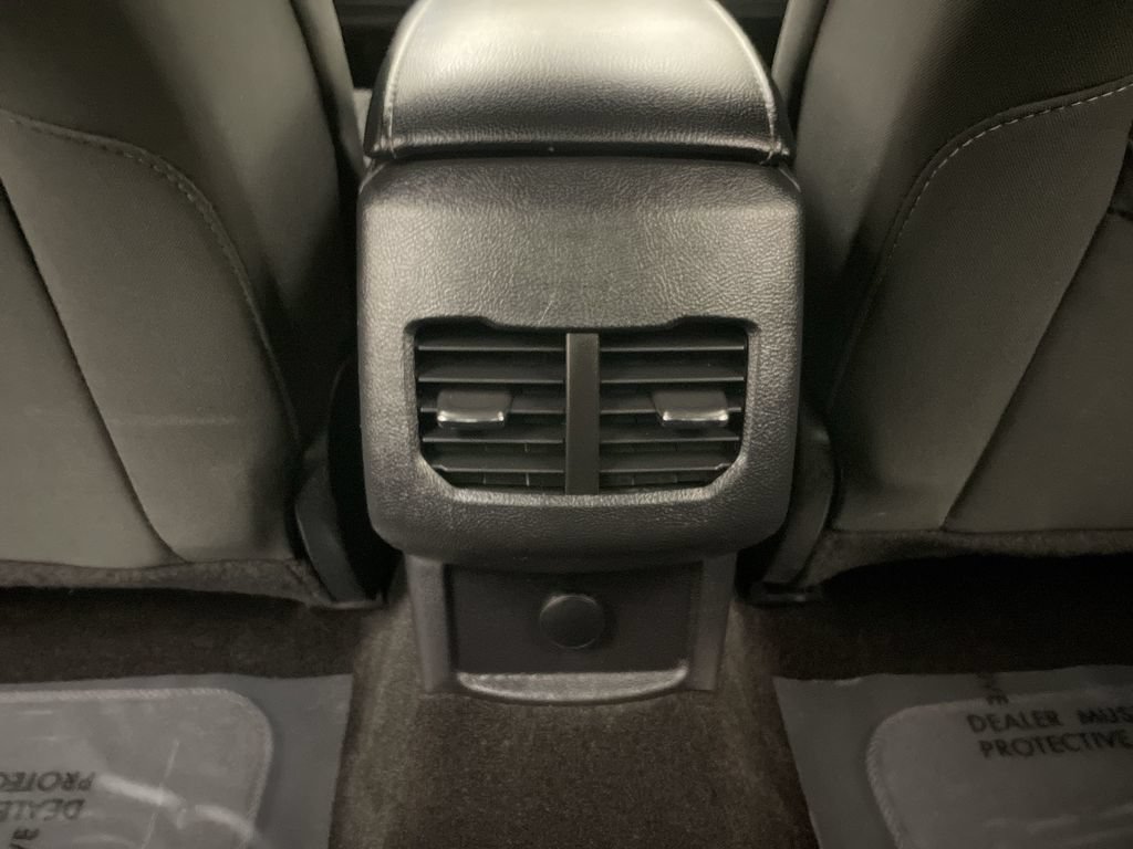 Used 2020 Ford Fusion SE FWD image 14