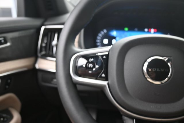 Used 2026 Volvo XC90 T8 Plus w/ Protection Package Premier AWD/4WD image 14