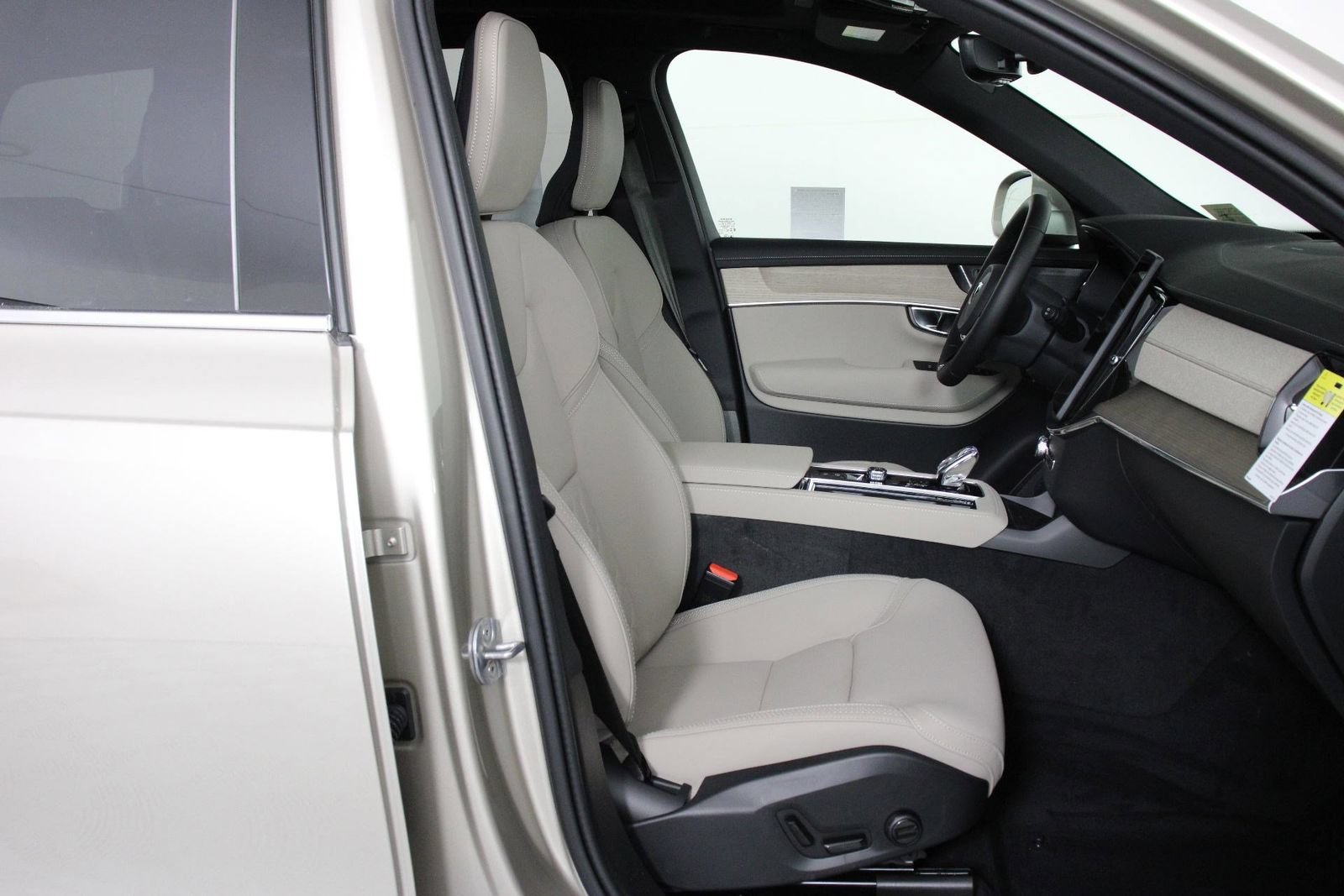 New 2026 Volvo XC90 T8 Plus w/ Protection Package Premier AWD/4WD image 10