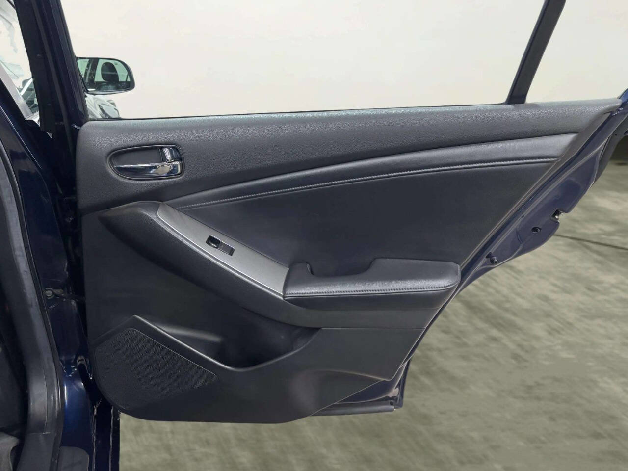 Used 2011 Nissan Altima 3.5 SR w/ 3.5SR Premium Pkg image 16