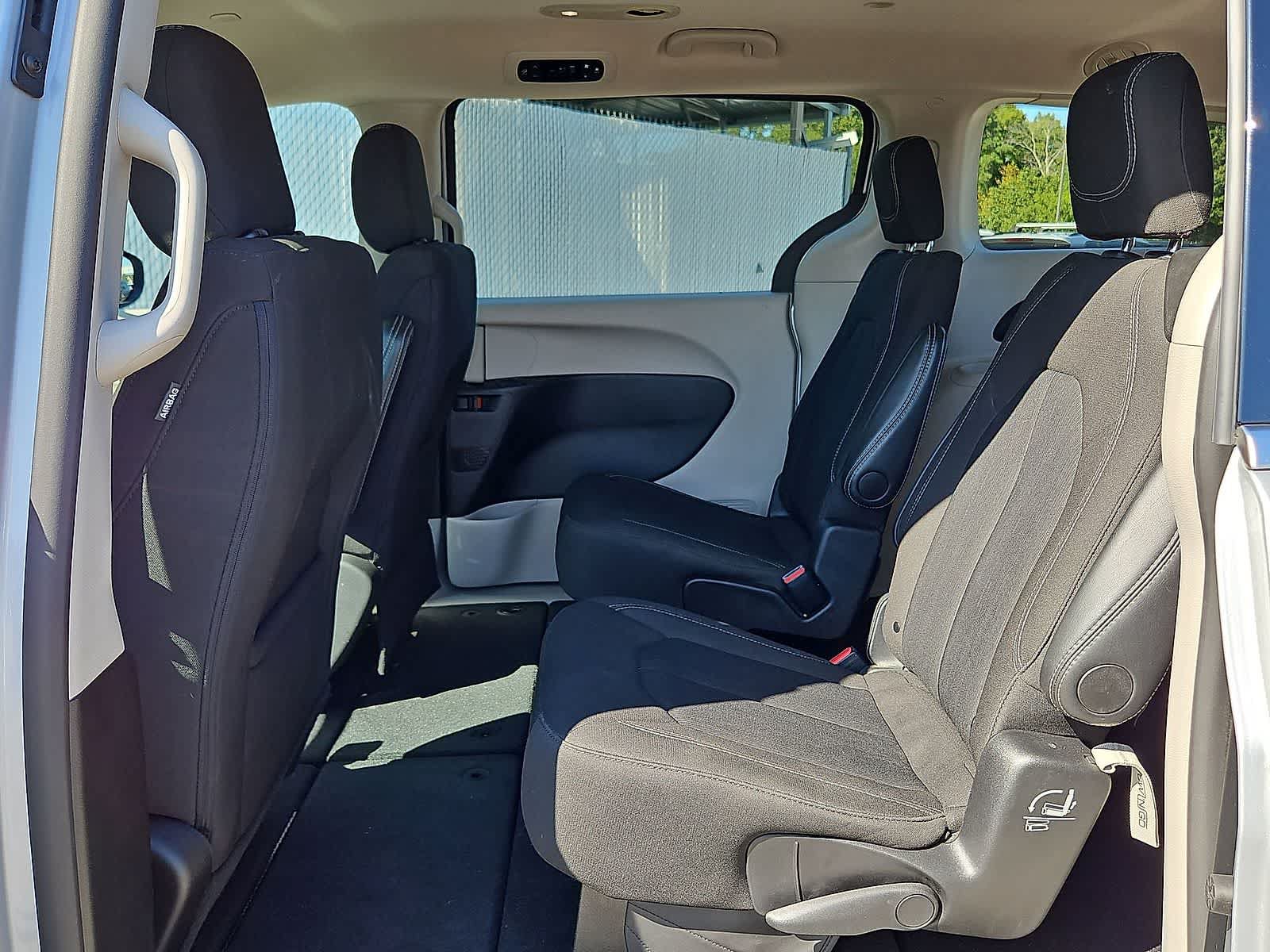 Used 2024 Chrysler Voyager LX FWD image 29