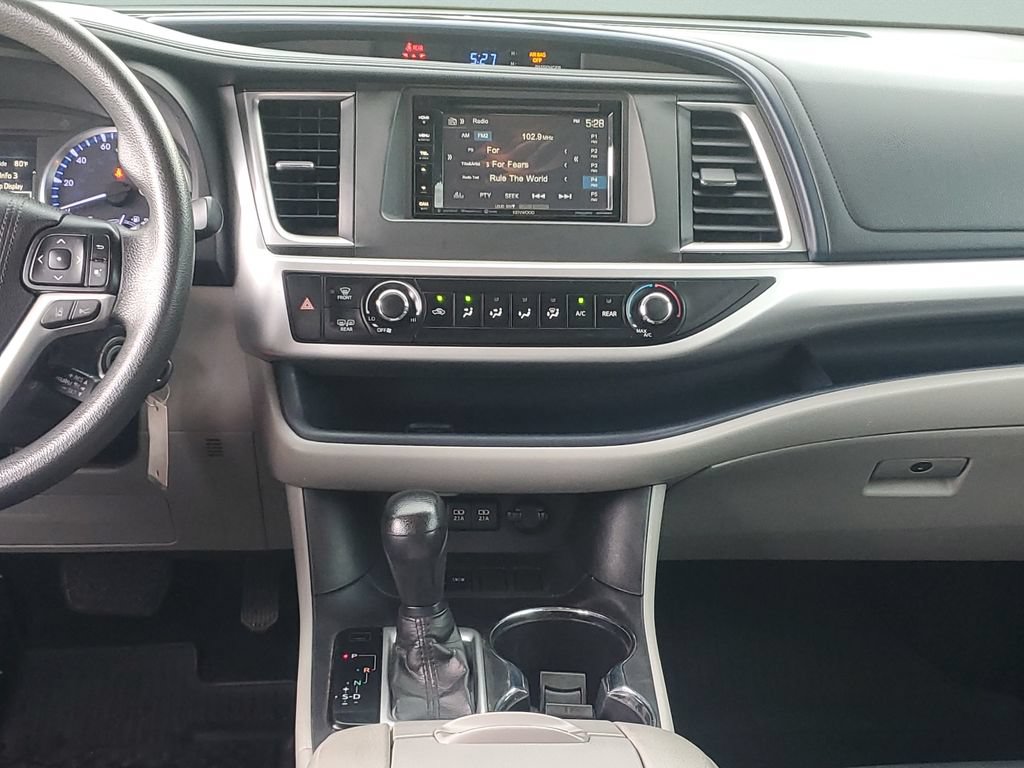 Used 2018 Toyota Highlander LE FWD image 15