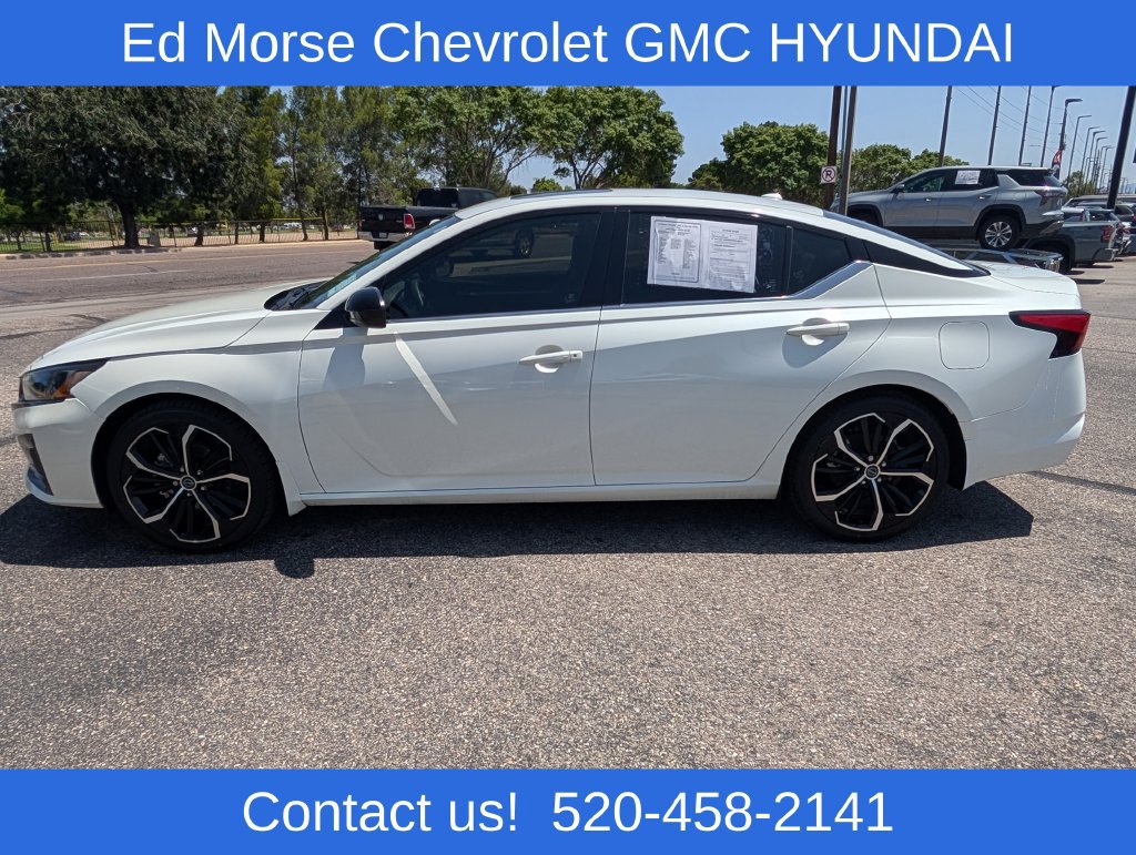 Used 2023 Nissan Altima 2.5 SR w/ SR Premium Package FWD image 2