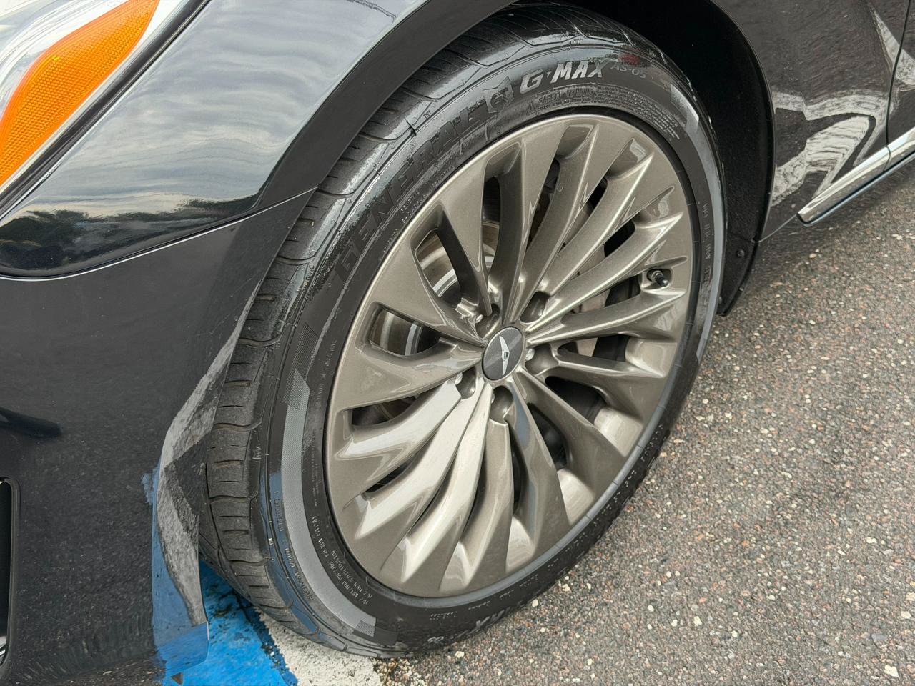 Used 2017 Genesis G90 3.3T Premium RWD image 6