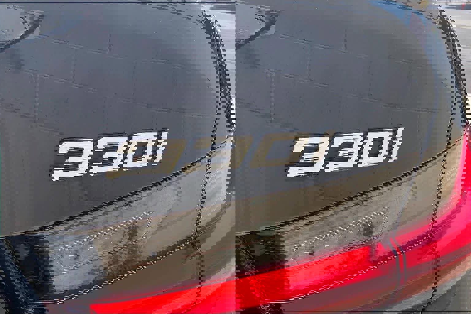 Used 2022 BMW 330i Sedan w/ Driving Assistance Package image 7