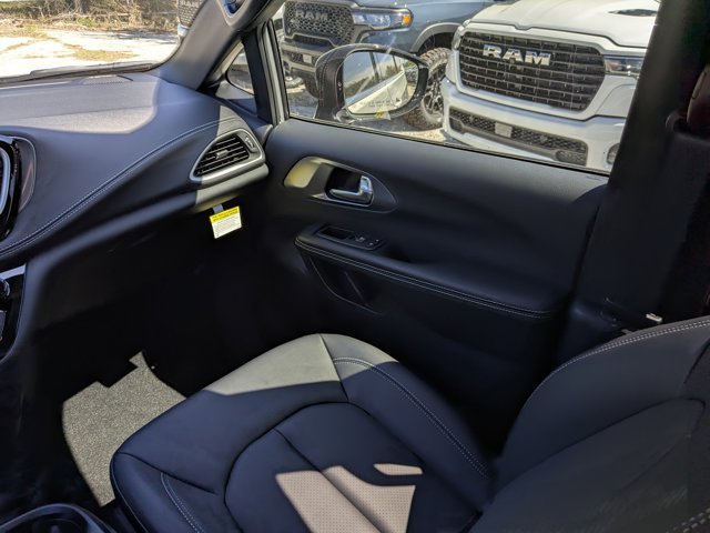 New 2026 Chrysler Pacifica Select FWD image 19
