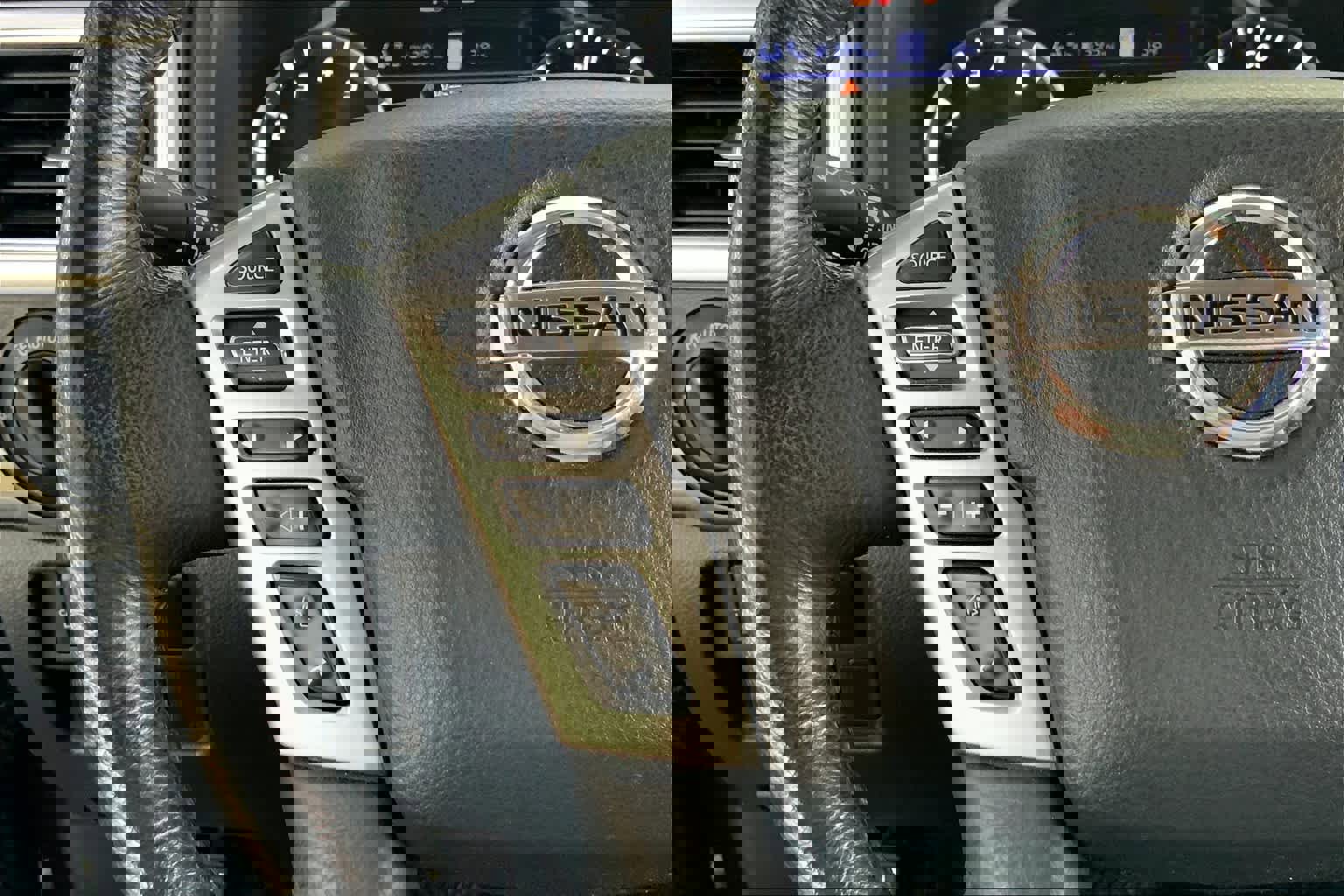 Used 2021 Nissan Titan SV w/ SV Convenience Package image 24