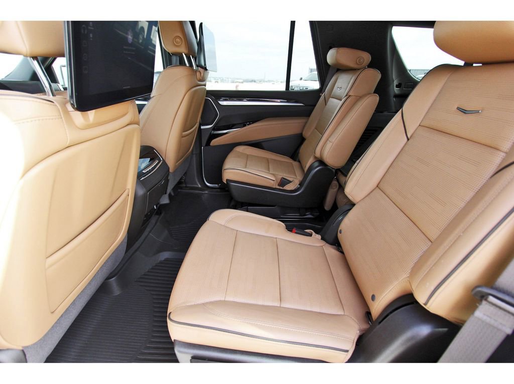 Used 2025 Cadillac Escalade Premium Luxury w/ Touring Package image 7