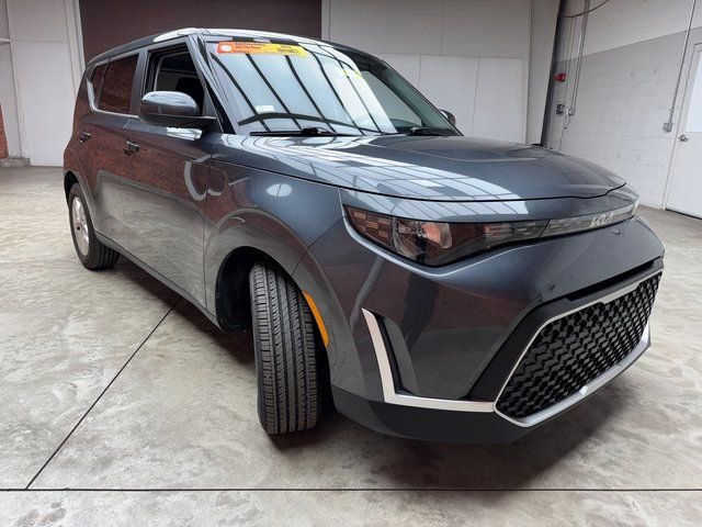 Used 2023 Kia Soul LX w/ LX Technology Package image 7