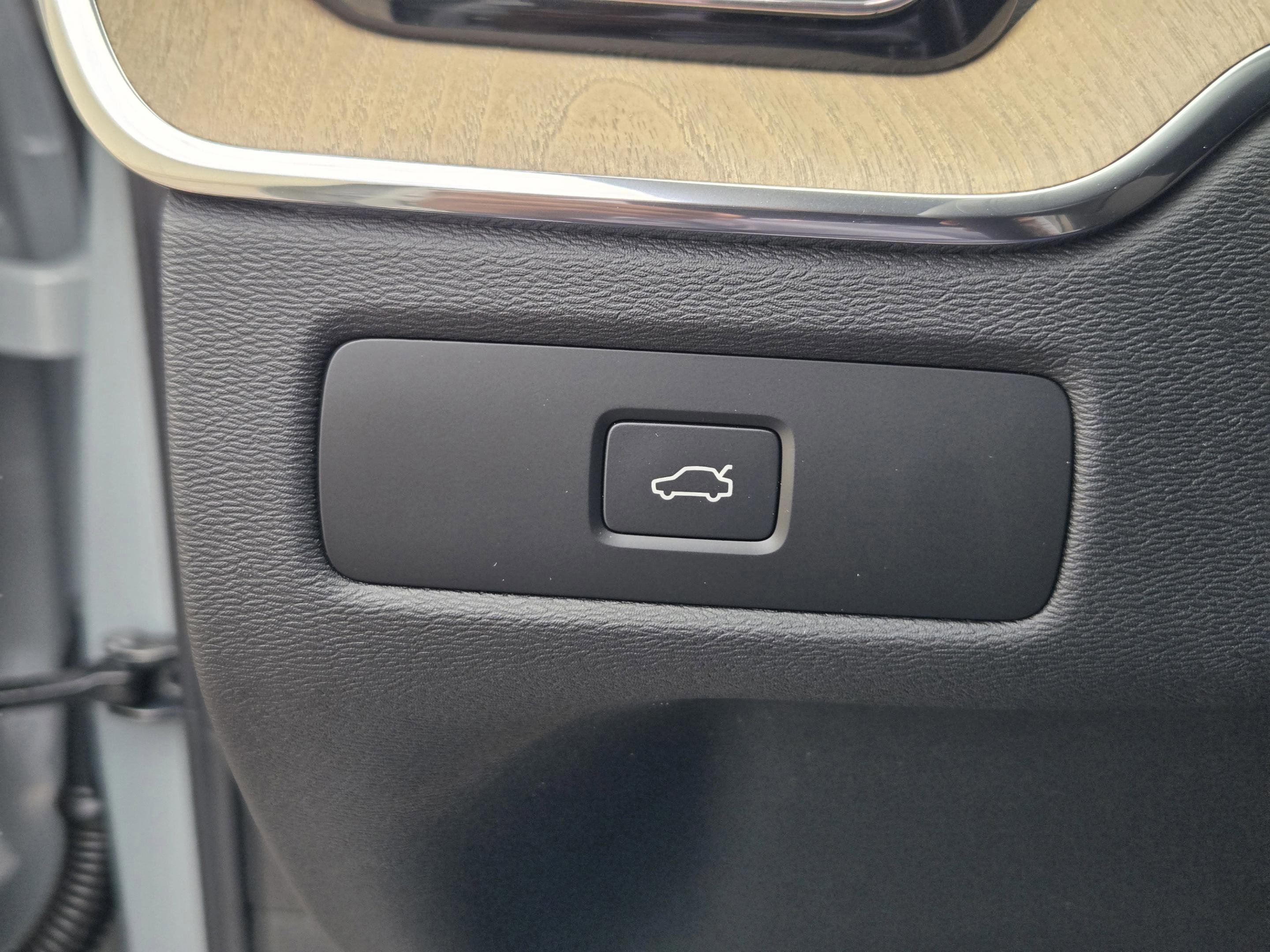 New 2026 Volvo XC60 B5 Plus w/ Protection Package Premier image 19